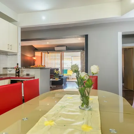Boki Apartment Split